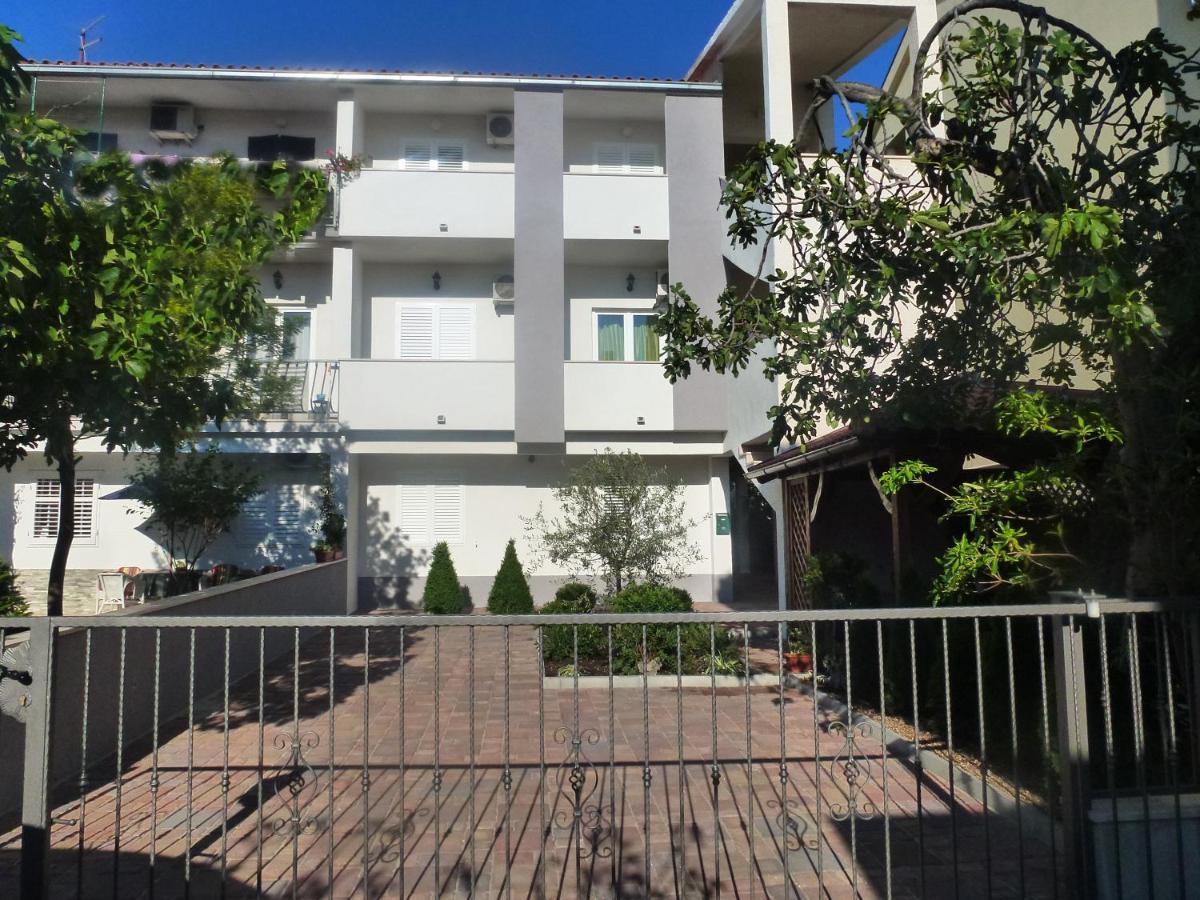 Apartments Divna Baška Voda Exterior foto